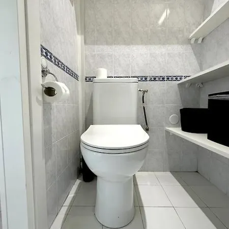 Joli Studio, Idealement Situe, Tres Proche Gare * Nizza