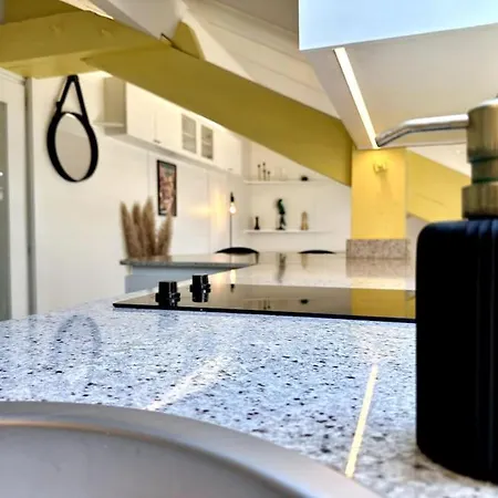 Joli Studio, Idealement Situe, Tres Proche Gare Апартаменты *